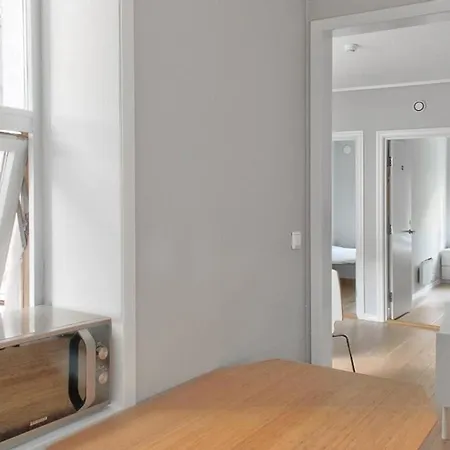 Ground Floor, In Lovely Central Neighborhood. Sm4
