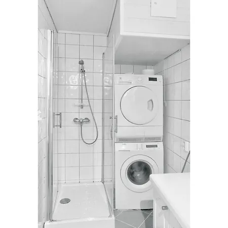 Ground Floor, In Lovely Central Neighborhood. Sm4 ברגן